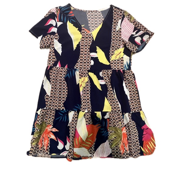 Dresses & Skirts - Multicolor Patterned Babydoll Short Sleeved Dress Size Medium